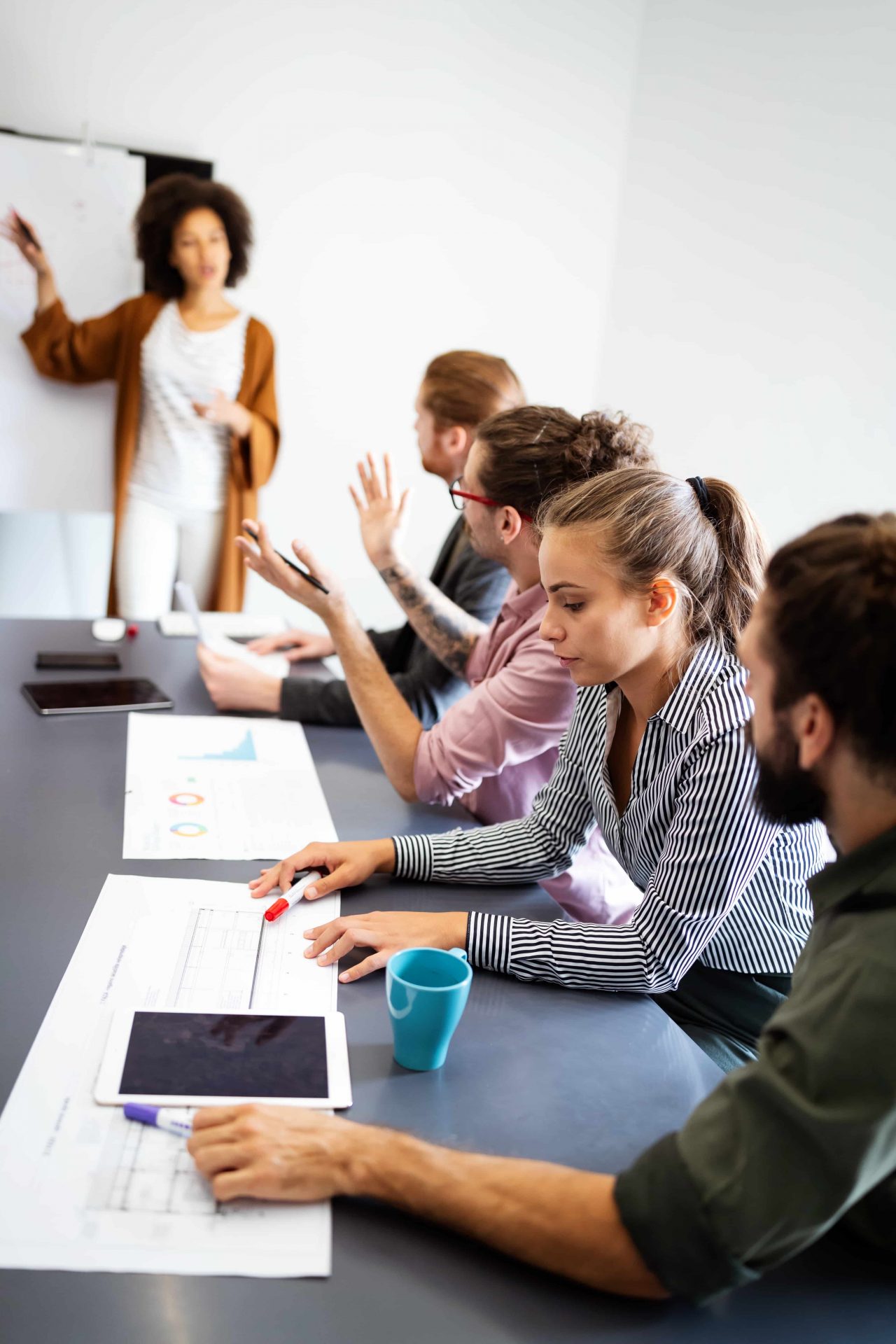 collaboration-and-analysis-by-business-people-work-2025-03-13-02-00-40-utc-min